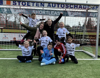 MO10-1 dendert door!