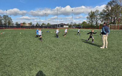 Sparta JO8-2 staat uitgeslapen te voetballen