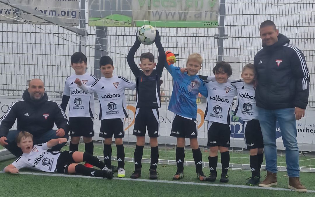 J09-4 strijdt zich naar knappe 9-3 overwinning op Aramea! 💪⚽