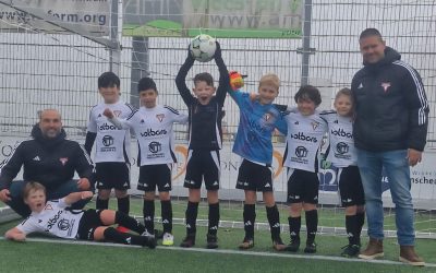 J09-4 strijdt zich naar knappe 9-3 overwinning op Aramea! 💪⚽